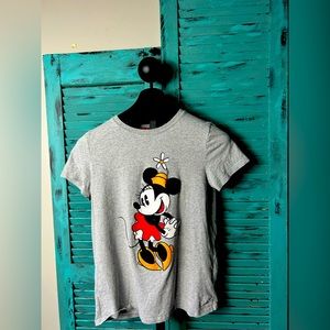 DISNEY WOMENS LG TEE!